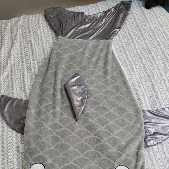 Shark cozy / costume. - Picture 2 of 7